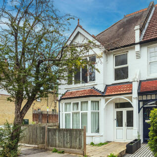 4 bedroom end of terrace house for sale