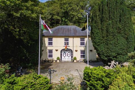 10 bedroom detached house for sale