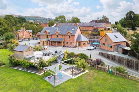 6 bedroom detached house for sale