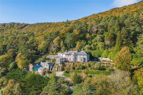 6 bedroom detached house for sale