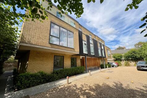 3 bedroom flat for sale