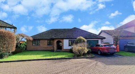 4 bedroom detached bungalow for sale