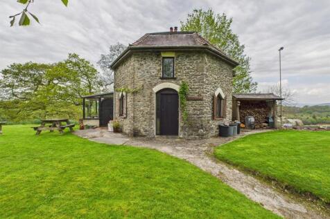 4 bedroom cottage for sale
