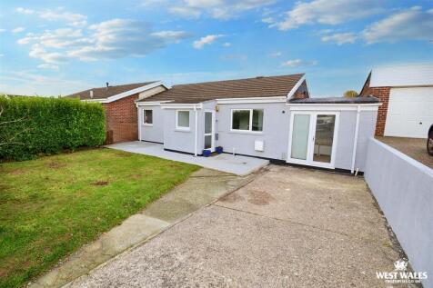 Fleming Way, Neyland, Milford Haven 3 bed semi