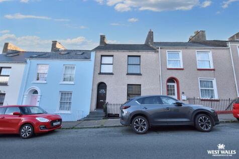 4 bedroom terraced house for sale