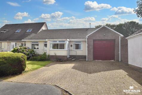 3 bedroom semi-detached bungalow for sale