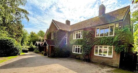 5 bedroom detached house for sale