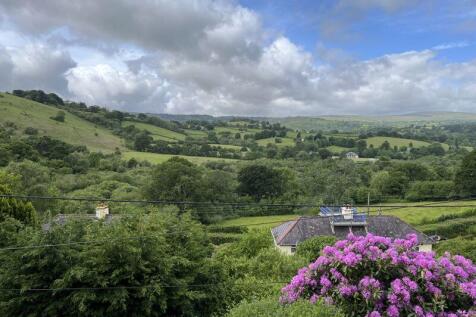 18 Nattadon Road, Chagford, Devon 3 bed semi
