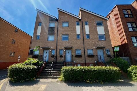 4 bedroom town house for sale