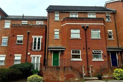 4 bedroom town house for sale