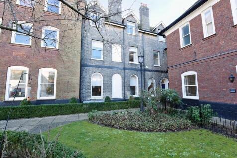 5 bedroom town house for sale