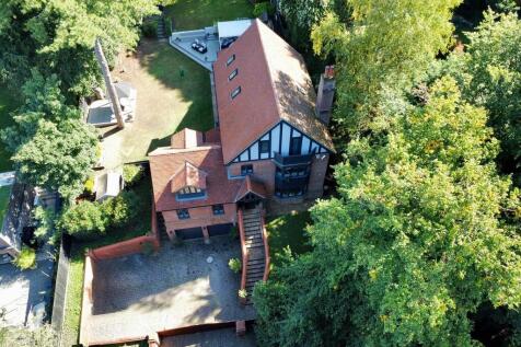 5 bedroom detached house for sale