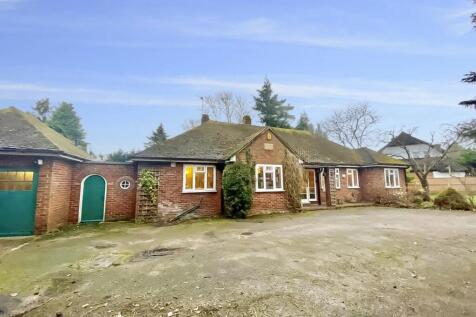 Well Lane, Gayton, Wirral 4 bed detached bungalow for sale