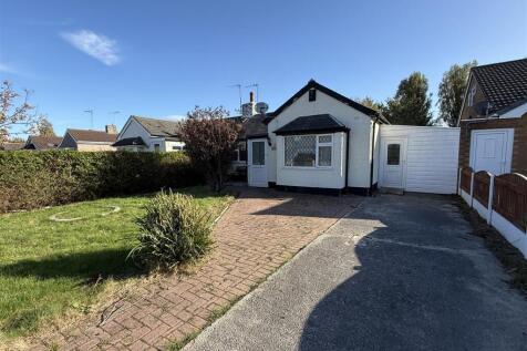 2 bedroom semi-detached bungalow for sale