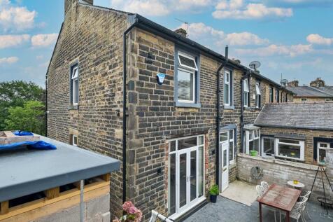 4 bedroom end of terrace house for sale