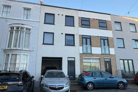 5 bedroom terraced house for sale