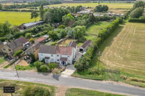 5 bedroom semi-detached house for sale
