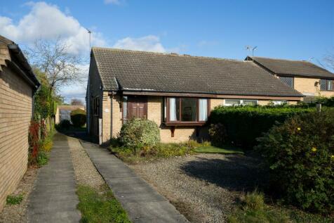 2 bedroom semi-detached bungalow for sale