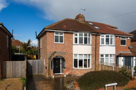 3 bedroom semi-detached house for sale