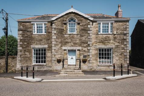6 bedroom detached house for sale
