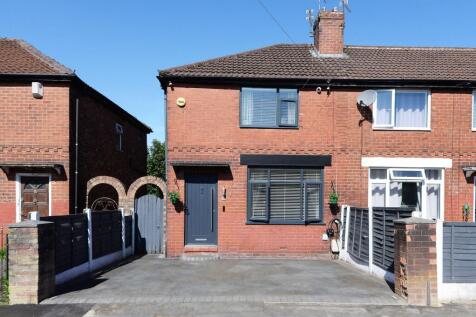 Bell Clough Road, Manchester M43 2 bed house for sale