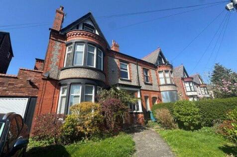 6 bedroom semi-detached house for sale
