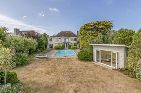 6 bedroom detached house for sale