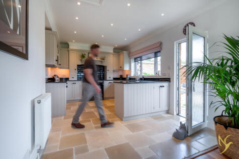 Worcester WR7 4 bed detached bungalow for sale