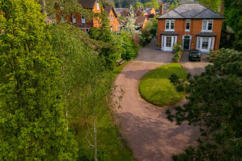 Worcester WR5 4 bed character property for sale