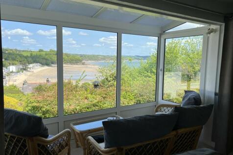 Malin Court, Saundersfoot... 2 bed flat for sale