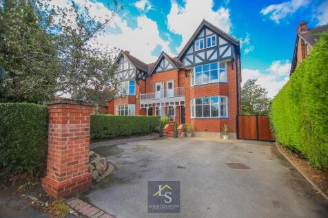 5 bedroom semi-detached house for sale
