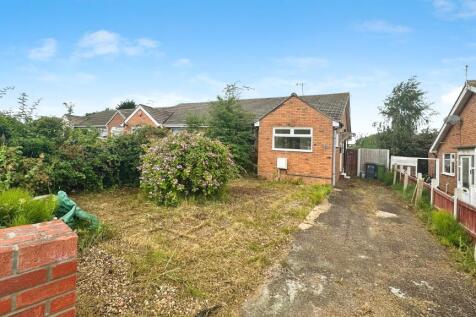 2 bedroom semi-detached bungalow for sale