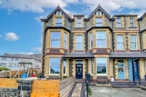 Marine Terrace, Penmaenmawr, Conwy, LL34 5 bed end of terrace house for sale