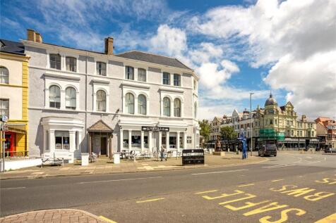 Terraced house for sale