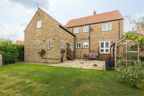 2 Thornton View, Pickering YO18 4 bed detached house for sale