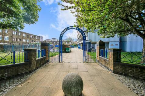 3 bedroom flat for sale