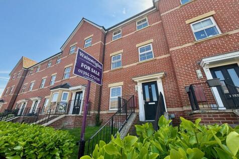 4 bedroom town house for sale