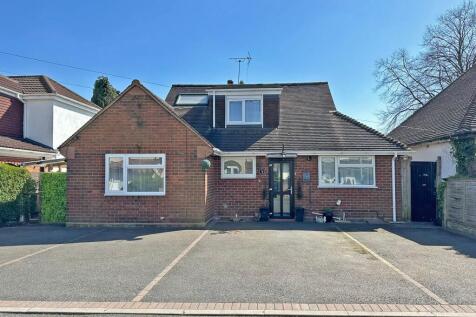 The Grove, Lanesfield, WV4 3 bed detached bungalow for sale