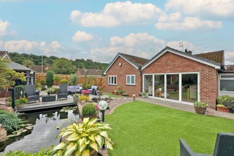 Ednam Grove, Wombourne, WV5 3 bed detached bungalow for sale