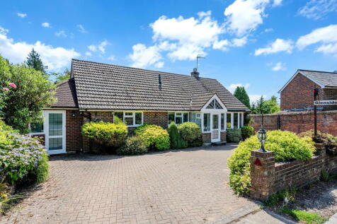 Racecourse Road, Lingfield RH7 4 bed detached house for sale