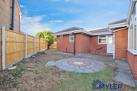 4 bedroom detached bungalow for sale