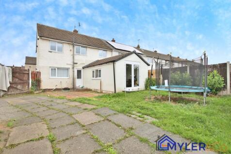 4 bedroom end of terrace house for sale