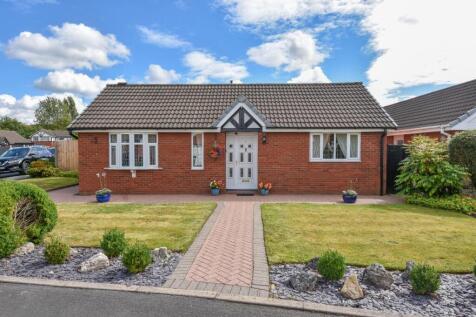 Woodcourt, Poolstock, Wigan, WN3 5BZ 2 bed detached bungalow for sale