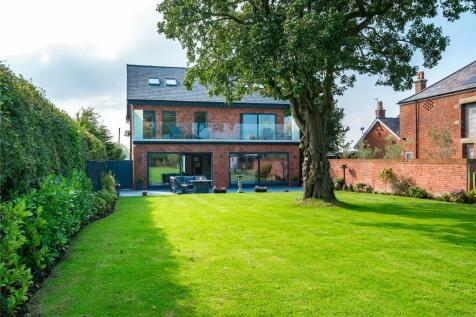 6 bedroom detached house for sale