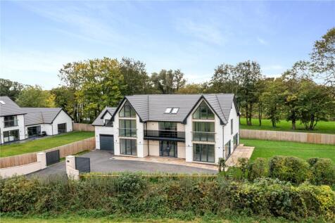 6 bedroom detached house for sale