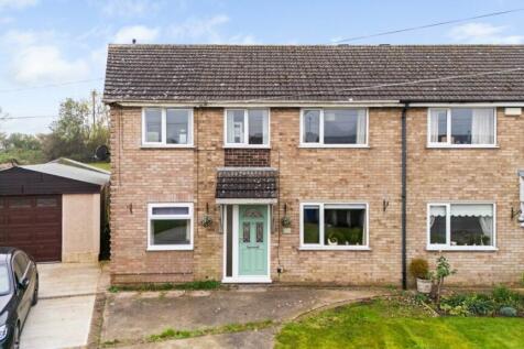 4 bedroom semi-detached house for sale