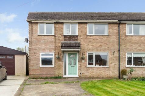 Maple Avenue, Keelby, Grimsby... 4 bed semi