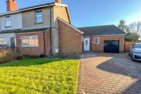 Woad Lane, Great Coates, Grimsby, DN37 2 bed end of terrace house for sale