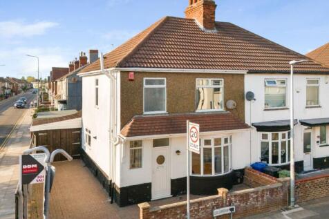 Columbia Road, Grimsby, North East... 3 bed semi