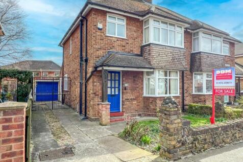 Canterbury Drive, Grimsby... 3 bed semi
